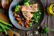Are Low-Fat and Low-Carb Diets Compatible?