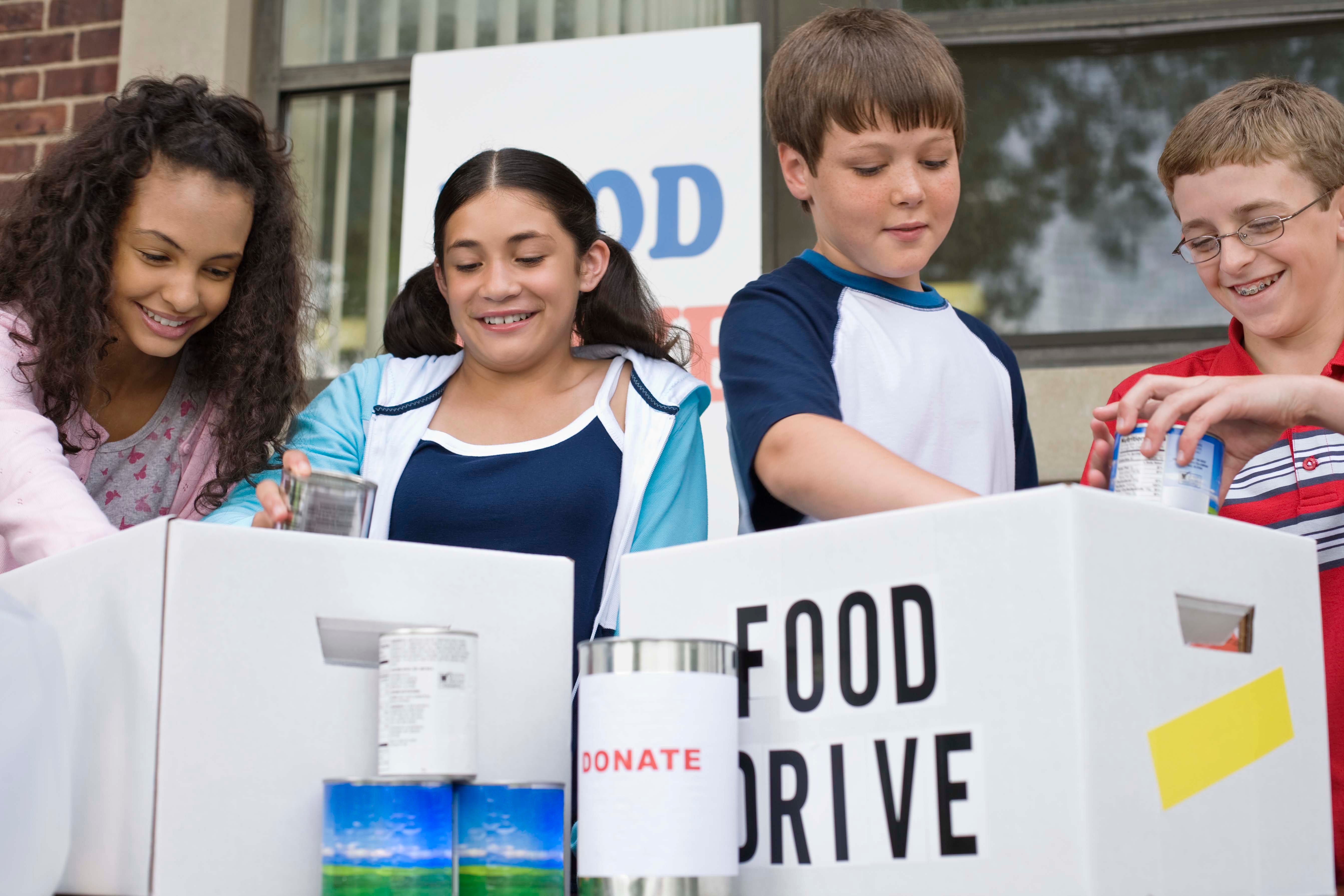 A new study from UTHealth Houston School of Public Health revealed that children and teenagers who volunteer are healthy and flourishing. (Photo by Getty Images)