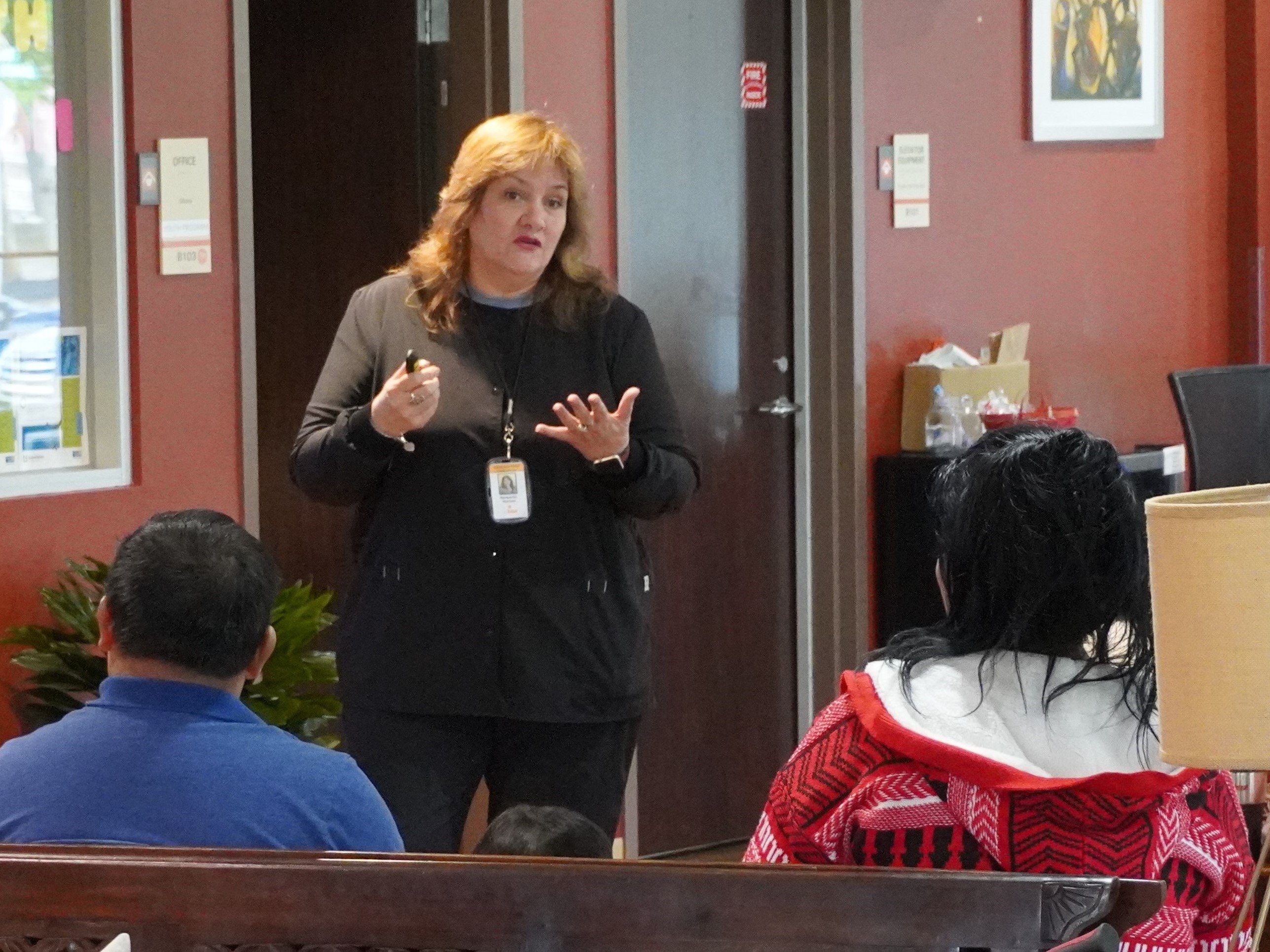 ProSalud Community Health Worker Margarita Marioni delivering a Salud en Mis Manos presentation to a group of people.