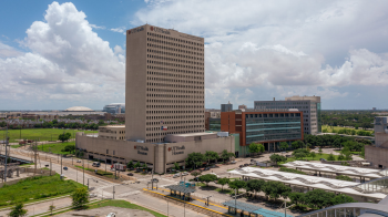 Photo of the UCT building.