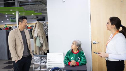 Jack Tsai, PhD, talks with a laundromat patron and Angela Potes Duran, an MPH student, who helps to operate the pop-up clinics in laundromats across San Antonio and Bexar County.